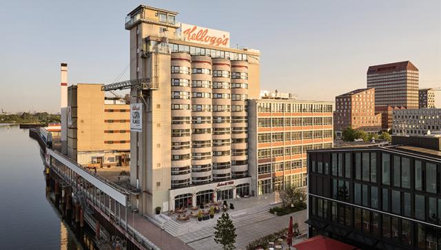 ehemaliger Getreidesilo, jetzt ein Hotel in Bremen