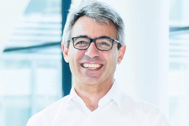 Damianos Soumelidis lacht in die Kamera