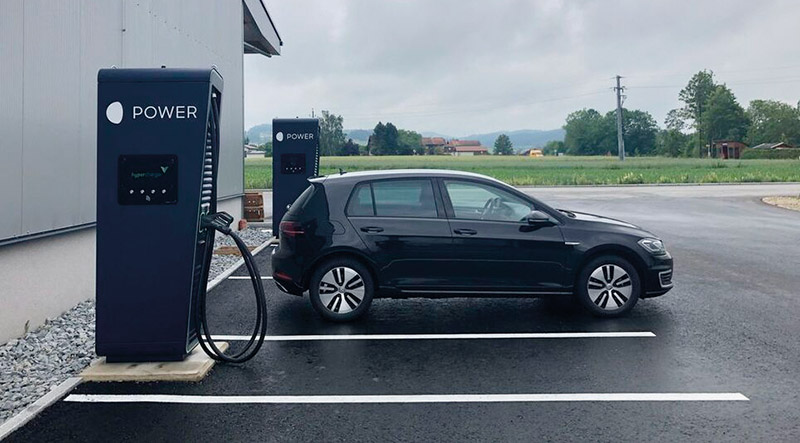 Gewerbefläche_Hypercharger-Mettmach-Solarpark-MOON-POWER.jpg