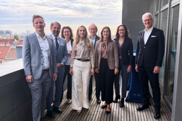 Gruppenbild auf Balkon bei MP2