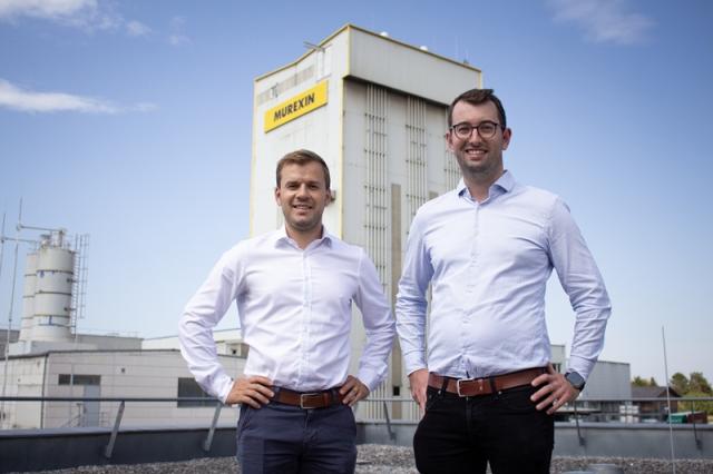 Bild: Rainer Pascher (l.), Geschäftsführer Murexin GmbH, und Sebastian Lumetzberger, Entwicklungsleiter Murexin GmbH am Hauptsitz Wiener Neustadt.