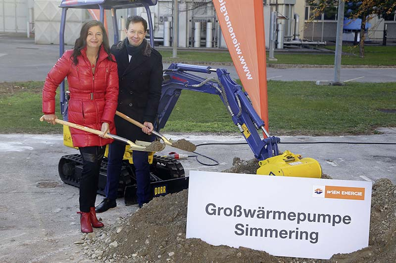 Foto: Stadträtin Ulli Sima und Karl Gruber, technischer Geschäftsführer Wien Energie, bei der Eröffnung der Großwärmepumpe Ende November.