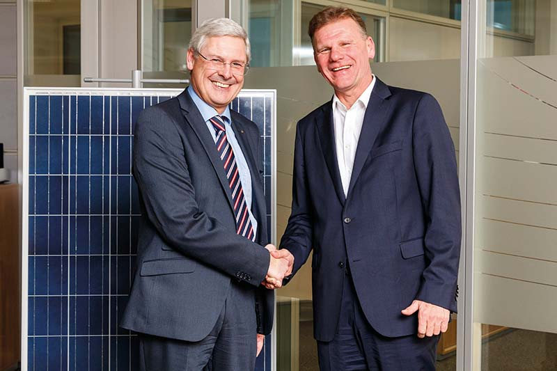 Foto: Sonnenstrom für Filialen: SPAR-Vorstand Hans K. Reisch und Wien-Energie-Geschäftsführer Michael Strebl.