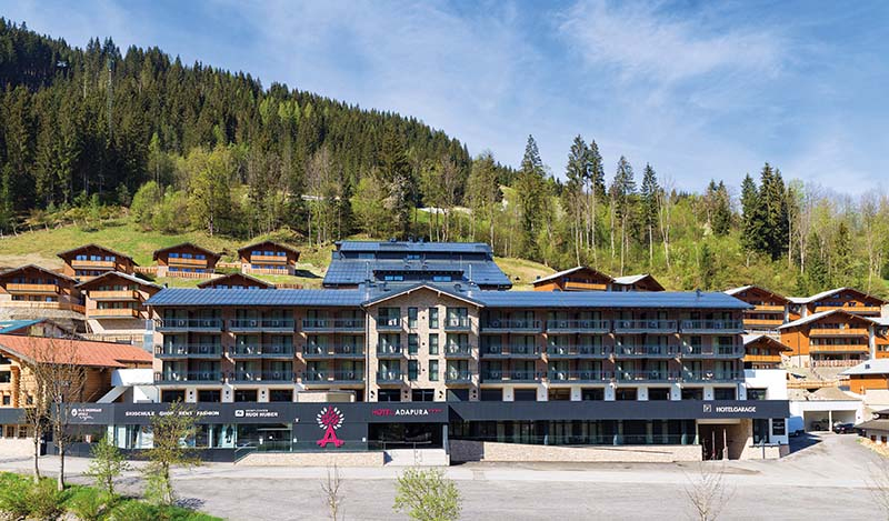 Foto: Das neue Vier-Sterne-Hotel Adapura in Wagrain lockt mit urban-lässigem Wohlfühl-Konzept und durchwegs hohen Qualitätsstandards – bis hin zur Steildachdämmung von Steinbacher. 