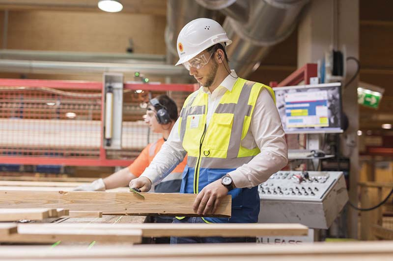Foto: Stora Enso ist Europas größter Anbieter von Holzprodukten und hat bisher kreuzweise verleimtes Brettsperrholz für mehr als 15.000 Projekte in aller Welt geliefert. 